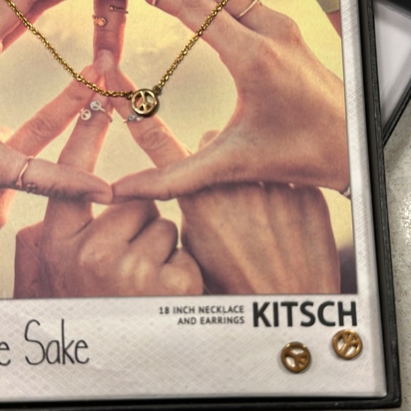 NWT KITSCH NECKLACE AND EARRING SET - Picture 2 of 2